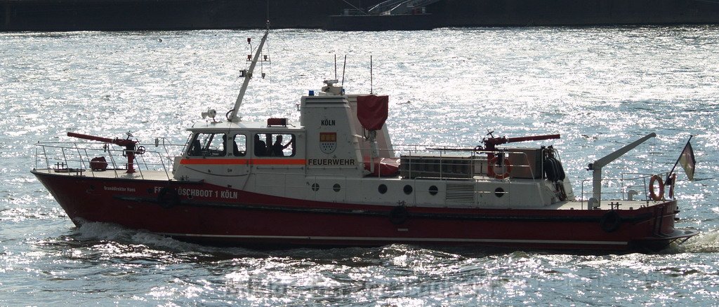 Uebungsfahrt Loeschboot und Ursula P53.JPG